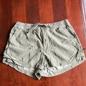 American eagle corduroy shorts size large